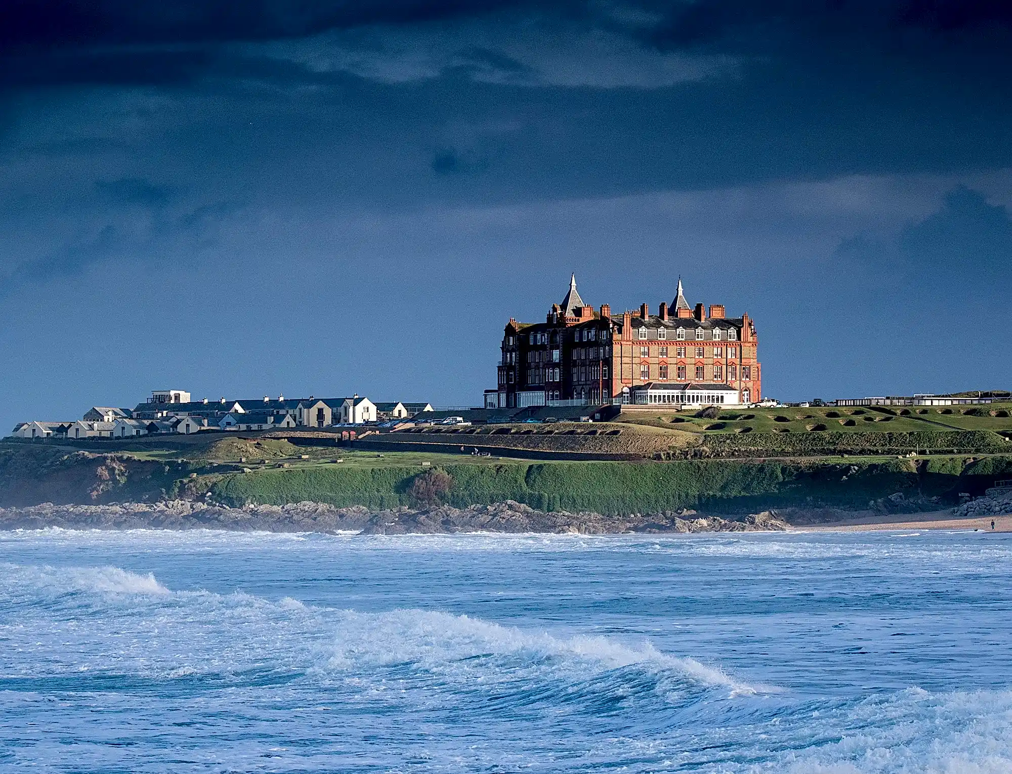 A view of the waves rolling outside the Headland hotel